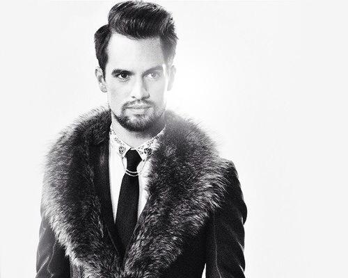 FavouriteBands's tweet photo. Brendon Urie 😍 <3 http://t.co/Aq7DYKEWPT