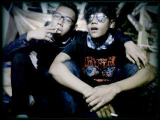 Aipsofs's tweet photo. With frenz http://t.co/j0fDFMTiHM