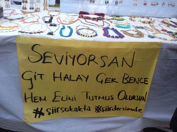 Seviyorsan git halay çek bence, hem elini tutmuş olursun! 
#şiirsokakta #şiirdersimde #ŞiirHerYerde