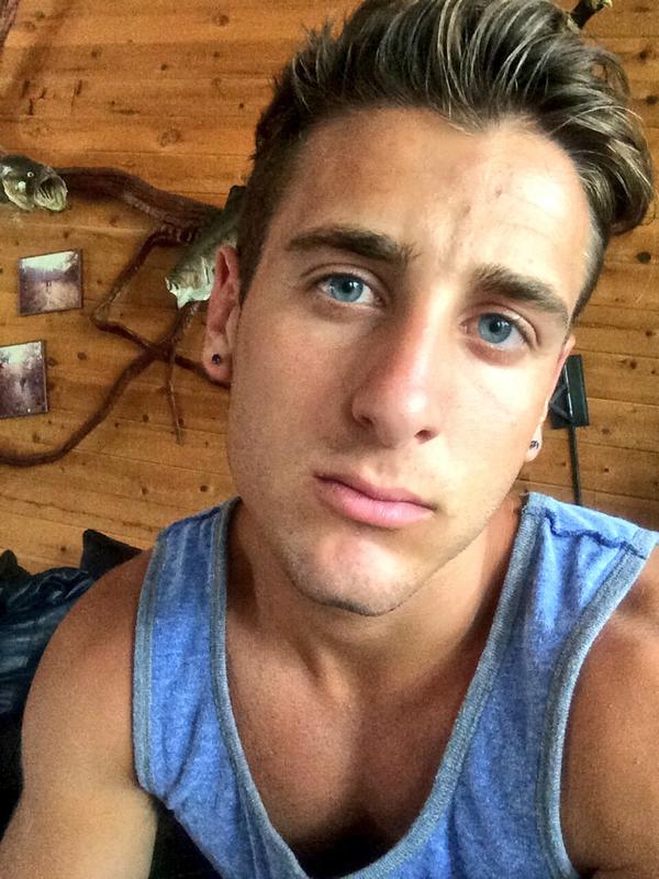 Vin_cenzo_'s tweet photo. My mood currently. Yay for working two jobs in one day http://t.co/gFP2v0yLsz