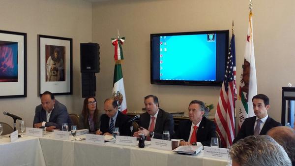 Nuestra Presidenta en el Encuentro con el Consorcio Binacional Educativo, el INDAABIN trabaja para #MoverMexico