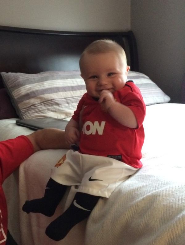 TimothyTward2's tweet photo. Liam's first kit!!#MUFCkitday #bornareddevil http://t.co/E7e2YHhHWI