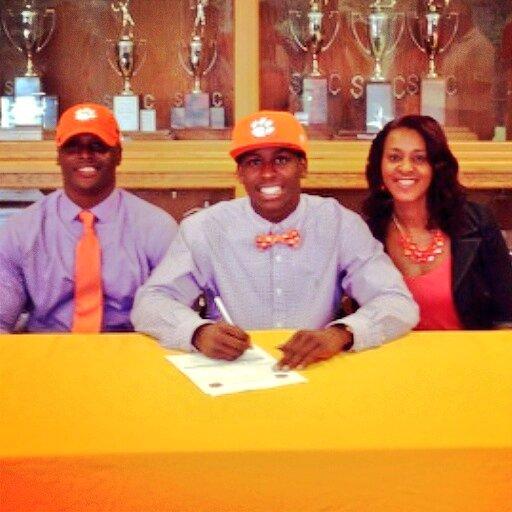 elitesportsmktg's tweet photo. ESD: Greenwood's Kaleb Chalmers joins @dukesmitt4 & a host of other #CUTiger commits and sign's FA! #makeitofficial http://t.co/h7rtaKrVma
