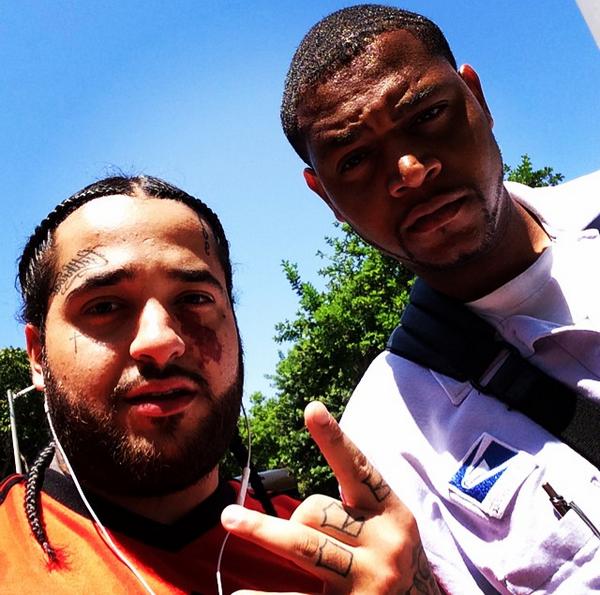 ASAPYams's tweet image. SELFIE WITH THE MAILMAN FOR NOT BRINGING ME NO BILLS TODAY