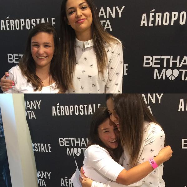 enchntedbeth's tweet photo. @BethanyMota I CANT BELIEVE I MET U AHH IT WAS PERF!!! YOU SAID WE WERE PRACTICALLY SISTERS!!!! @BethanyMota http://t.co/EeE8fa70Cv