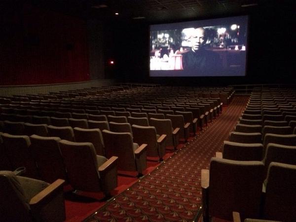 HashtagLIBro's tweet image. Legit the only person in this theater. Other than @LuminousJersian.