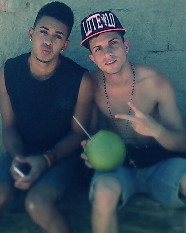 felipeln12's tweet photo. . isso é #DozeRap :)
@DodozinhoDancy http://t.co/6hUizE2q8c