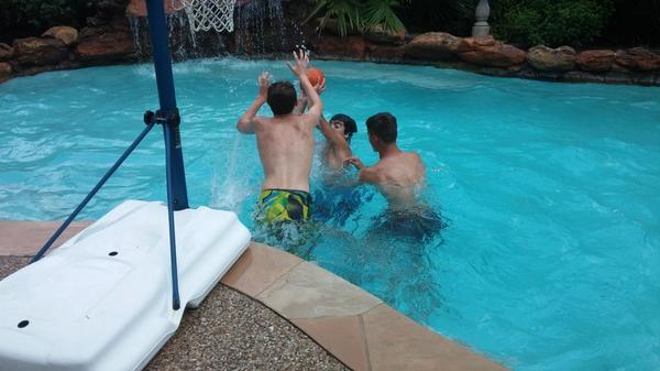 mamarano's tweet image. Summertime #poolhoops 
#Fhsfreshmen26days. 😮