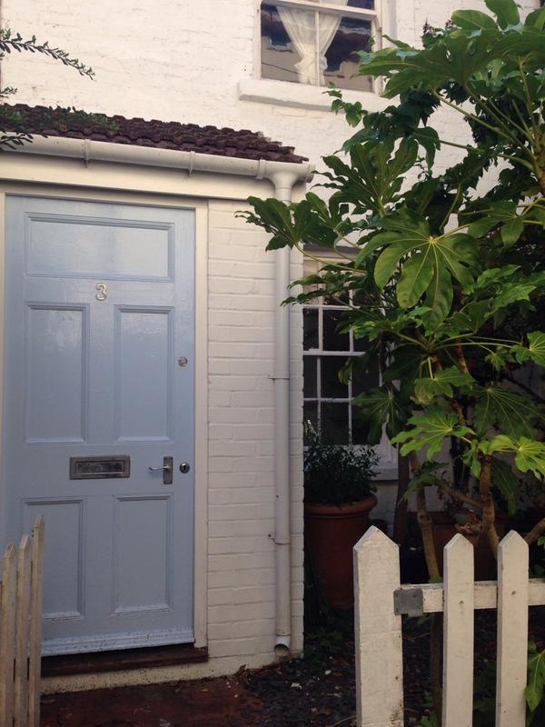 PSandBLettings's tweet image. Gorgeous bijou cottage in the heart of the North Laines, available now! Call us on 01273 274000 for a viewing! #2let