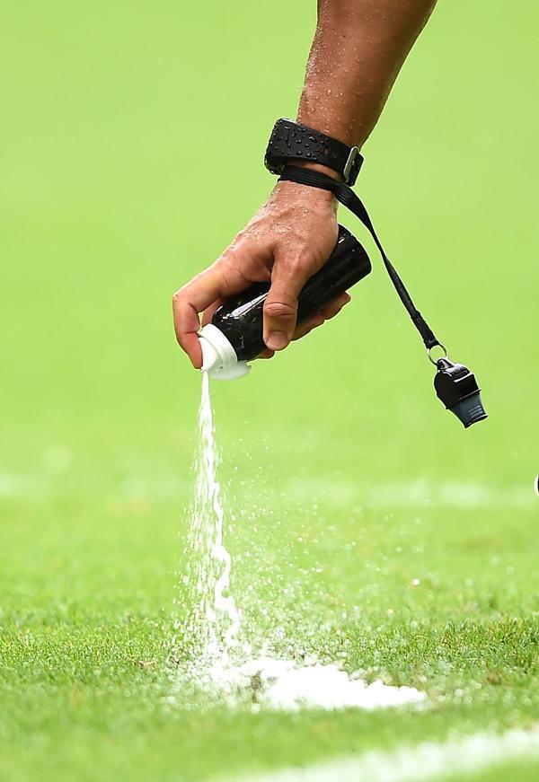 GOLTV's tweet photo. Vanishing spray will be used in the Barclays Premier League from the start of this season #SprayForBPL http://t.co/zbV7INgRIN