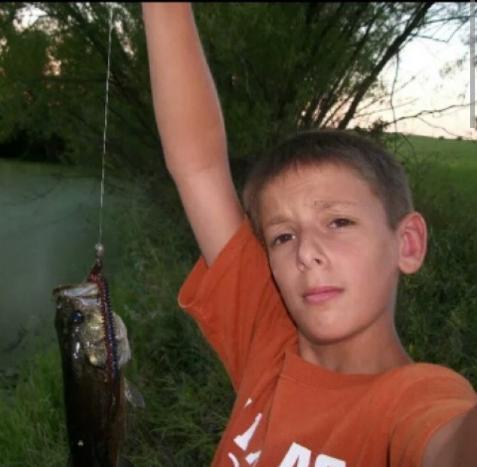 "<a href="/CHlLDHOODRUINER/">CHILDHOOD RUINER</a>: This the typical white person "look at the fish I just caught" pose http://t.coD" 😜 <a href="/TCarson456/">Tyler Carson</a>