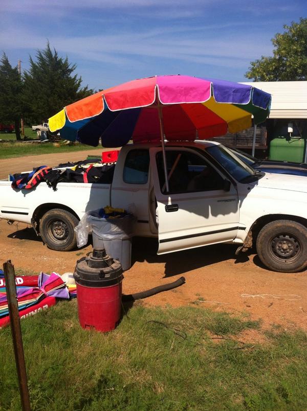 CPLifeguardsSay's tweet photo. Cp lifeguard ingenuity at its finest. This is how to clean out a truck. http://t.co/OEQeDqGsbZ
