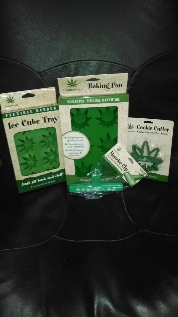 easybutterco's tweet photo. #stonerware #giveaway follow/Retweet to enter! Winner will be announ Monday! #contest #easybutterco #easybuttermaker http://t.co/UBaeegp1wb