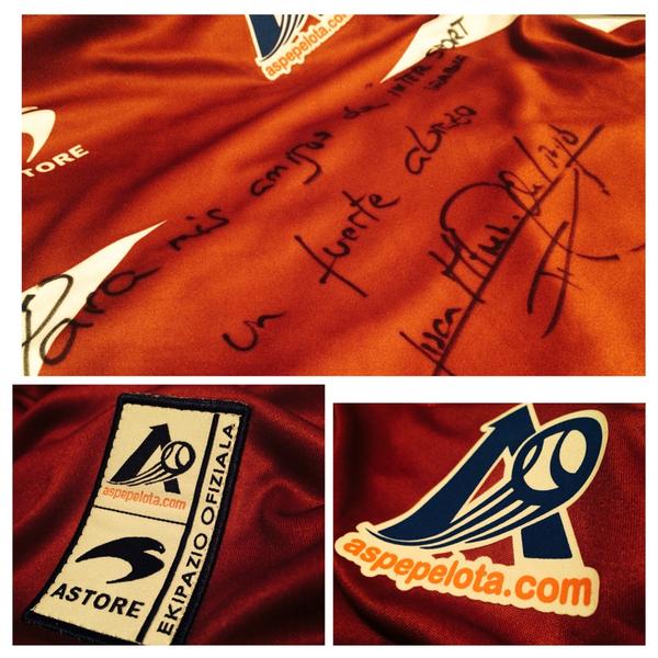 DeportesIrabia's tweet photo. Sorteamos esta camiseta de nuestro campeón de @ASPEpelota #MTZdeIrujo entre los que hagáis RT. #IrujoTxapeldun http://t.co/Ez4Gn5VAa5