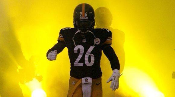 MySportsClash's tweet photo. Better RB:

RT for LeVeon Bell

Fav for Giovanni Bernard http://t.co/MpGNyp8hzJ