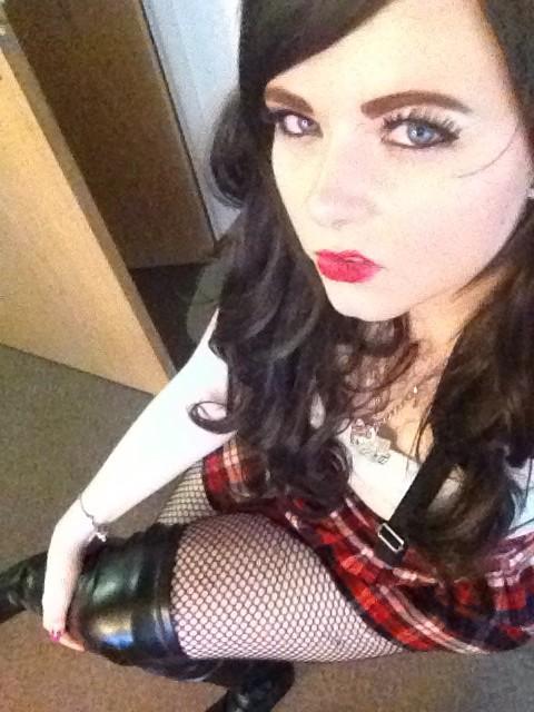 Danni_Mariexo's tweet photo. Mean school girl #throwback http://t.co/n7rPvKuaF2
