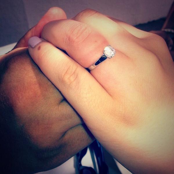 Mefer20's tweet image. Sí quiero! #mecaso #tequiero #quefelicidad