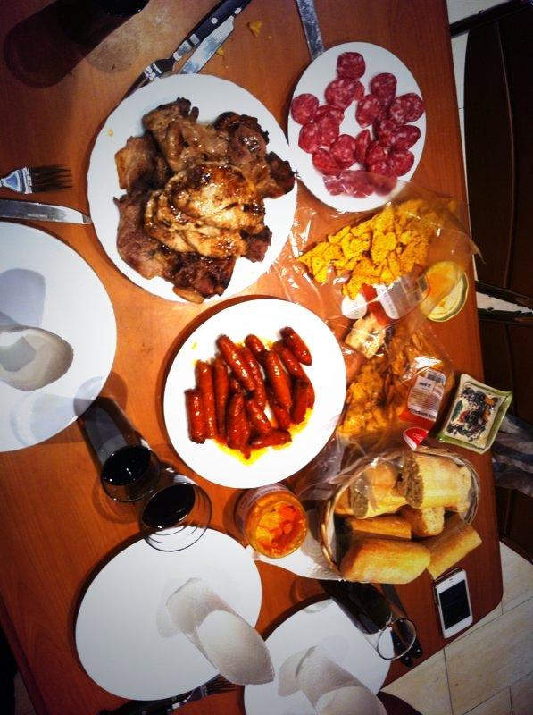 leticiaro93's tweet photo. Cenita de las buenas con mis gordis ;) http://t.co/JkKkaKheWw