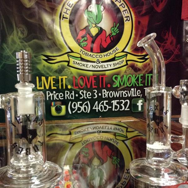TheGrasshopper9's tweet photo. 💥Come on by and check out all our exclusive high quality glass such as Texas tubes, Roor, GravLabs and many others!💥🔞 http://t.co/l70PH12ua9