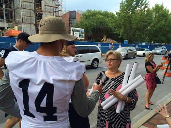 TheREALNPolak's tweet image. #SunHack “@GoPSUTony: The Nittany Lions were fired up to meet some fans and hand out the 2014. http://t.co/bXCQBks9ek”