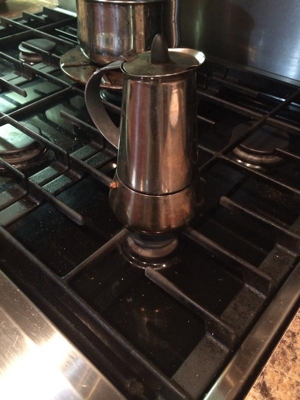 OhLookItsBent's tweet image. @NotLikeTheCar @ReadySetBacon @DearBungie hey look what I use when I'm out if keurig! #kettlelife?