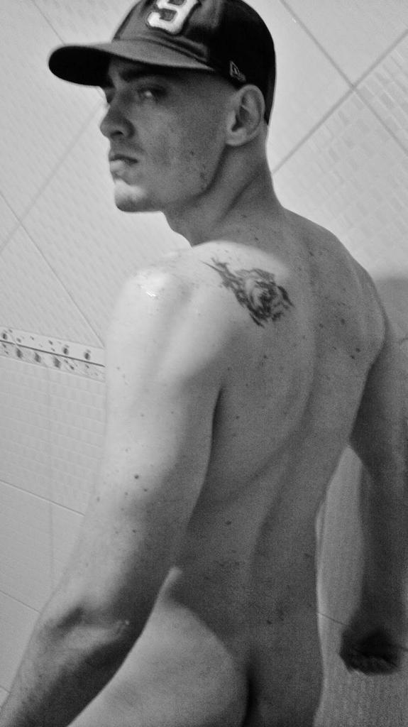 ArrombadoCu's tweet photo. Adoraria ser comido pelo @Fabriciomira. Ele tem uma pica deliciosa além de ser um gato! ;) http://t.co/ujzonoHP7N