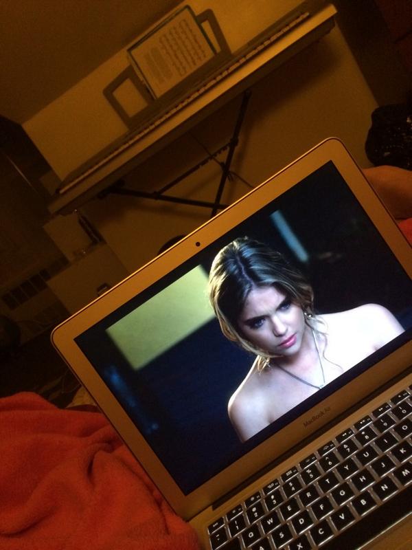 kate_ivanov_'s tweet image. #PrettyLittleLiars marathon w/ @nerdvevo