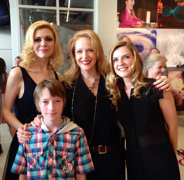 3 more sleeps till the premiere!!Here's another pic from Sat with <a href="/chelahhorsdal/">Chelah Horsdal</a> @saradjcanning #kasha #HellonWheels