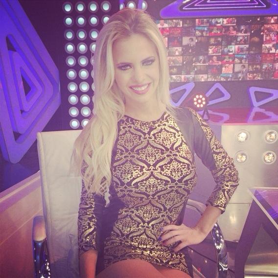 Hoy en @BenditaOk con vestido de @tivoglio http://t.co/Rzuftnpe0r