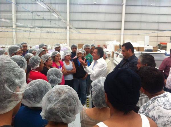 AmadorMonroy's tweet photo. Las actividades son variadas, pero siempre de atención a la gente. http://t.co/XjKP8GECii