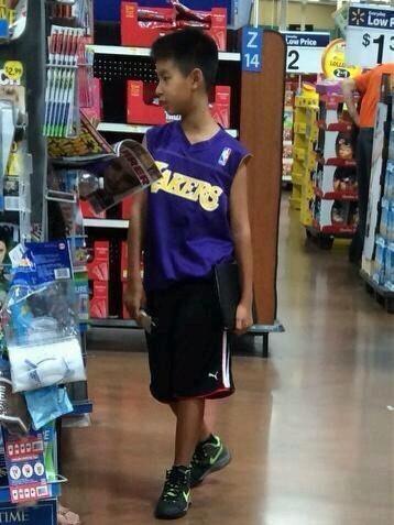 KobeLogic's tweet photo. Just found Jeremy Lin roaming in Walmart http://t.co/710fWSwSrP