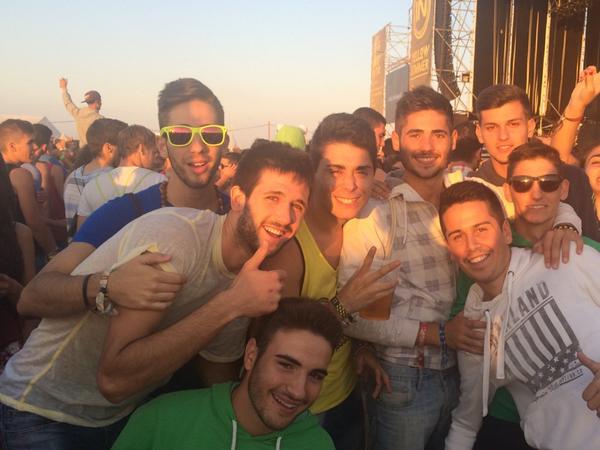 ¡Gran mañaneo en el <a href="/ArenalSound/">Arenal Sound</a>, pero nada comparado cn el mañaneo q montó <a href="/REVER_Oficial/">Rêver</a> un día como 👇 el año paso!