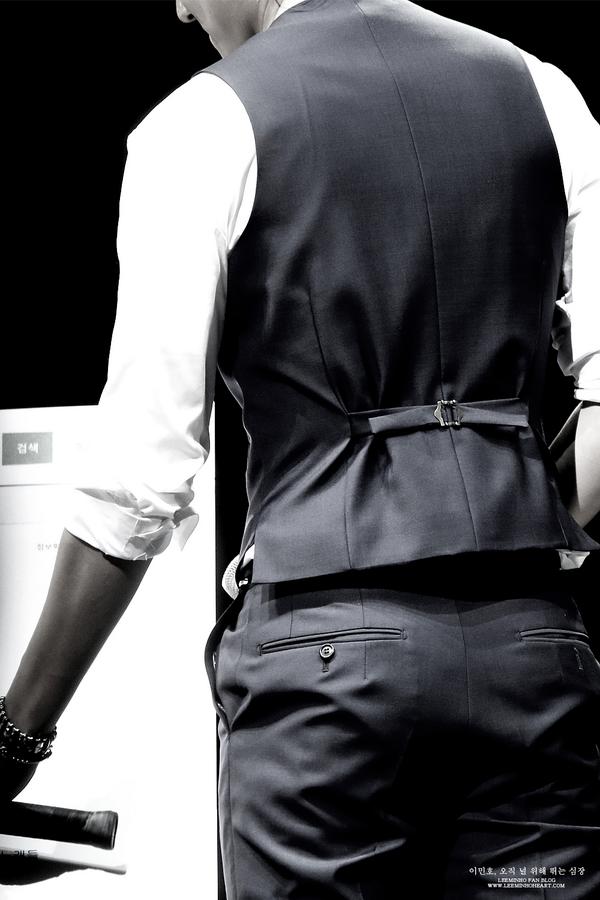 HeArtBeAt_0622's tweet photo. 민호 뒷태가 얼마나 멋진지....................
휴..ㅠ..
(원본 http://t.co/3FX40EOecf) http://t.co/nIktydIjao