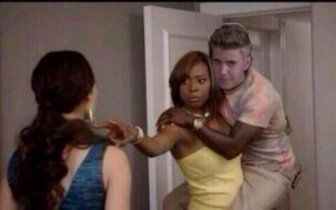 taennifer's tweet photo. Beliebers defending Justin:

#MTVHottest Justin Bieber http://t.co/oModR8Pq1w