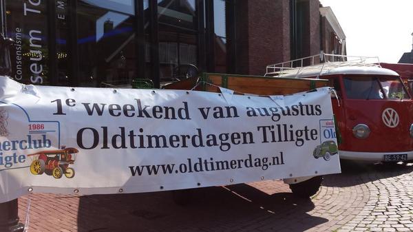 Vandaag staan we op de siepelmarkt in Ootmarsum, natuurlijk met oldtimers. Een oude Deutz en een Volkswagen t2 bus