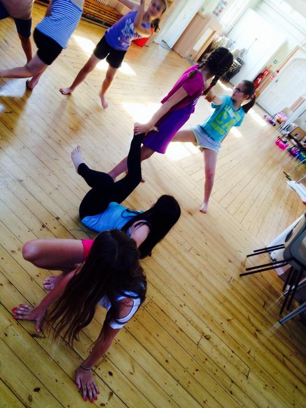 GreenRobinDance's tweet photo. Having such a fab week working on our #PoppyProms project with a brilliant group of 10 girls! @GedlingBC http://t.co/cE12Hod36A