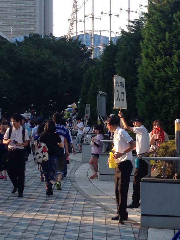 RandomBirdsong's tweet image. BUMP OF CHICKENのLIVEを見に行ってます(^-^)

久々の参加なので楽しみ☆