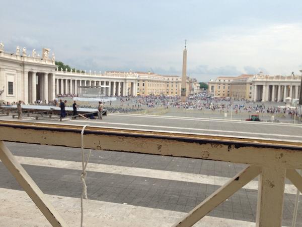Knusi's tweet photo. Vatican #KnotOnTour http://t.co/wcV0bwdXQQ