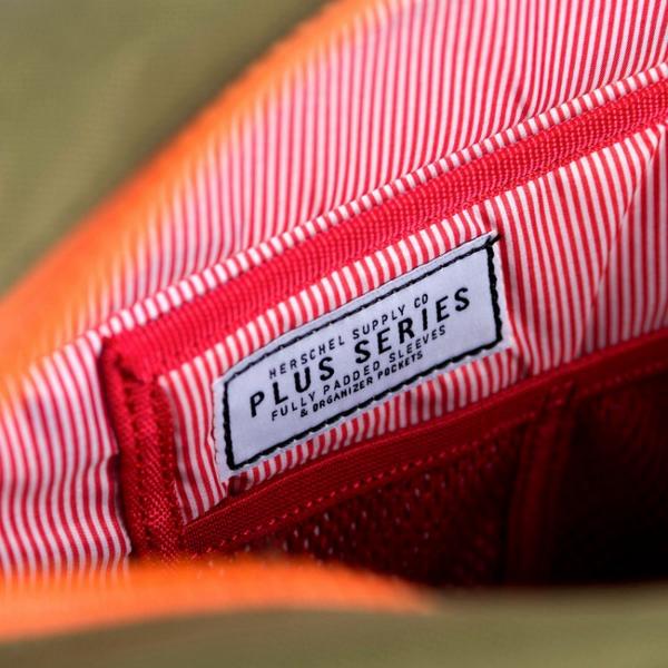 GeeseShop's tweet image. #Geese | The #HerschelSupply Strand Bag has had the chop and is now £35 - bit.ly/UxVo5x