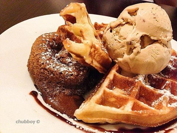 OMG! This is too evil!! Are you going to take the challenge?
bit.ly/1lfkUna
Photo credit to Foodie chubboy