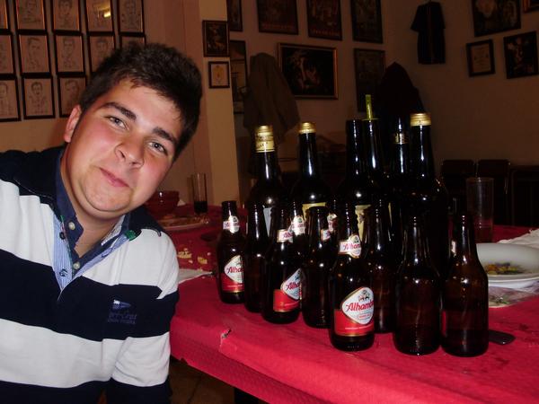 Sergi6Romero's tweet photo. Hola, soy @cano_1892 y no me bebo nunca na´ http://t.co/1CdxHQR3be