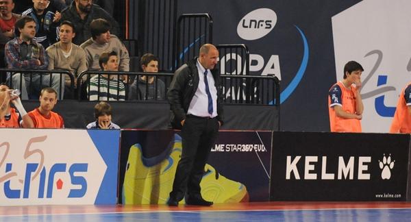 ligaprimefutsal's tweet photo. El técnico d @RiberaNavarraFS lo tiene claro @patooo14:Somos valientes y queremos estar arriba http://t.co/xiQf9eJyde http://t.co/NmOZAN77rU