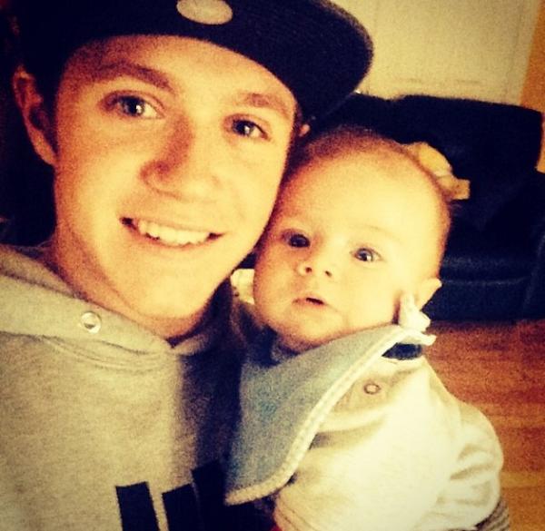 Faby_1DFam's tweet image. Still the best selfie I've ever seen.

#MTVHottest One Direction
#BestFandom2014 Directioners