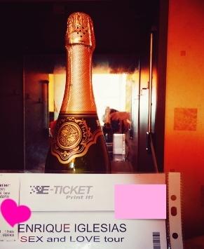 Simukazz's tweet photo. @enrique305  Finally, I have a ticket, the dream will become a reality. Waiting for the best concert of my life.  ;* http://t.co/CCwxGmp2VN