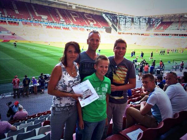PSV's tweet photo. Onze eerste FAN of the Match dit seizoen is Billy Peeters (16), staand rechts. Fijne wedstrijd Billy! #psv http://t.co/MEUIwcjpwI