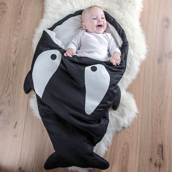 droold's tweet image. Orca and Shark Shaped Sleeping Bags droold.com/i/1729-Orca-an… via @droold #cute