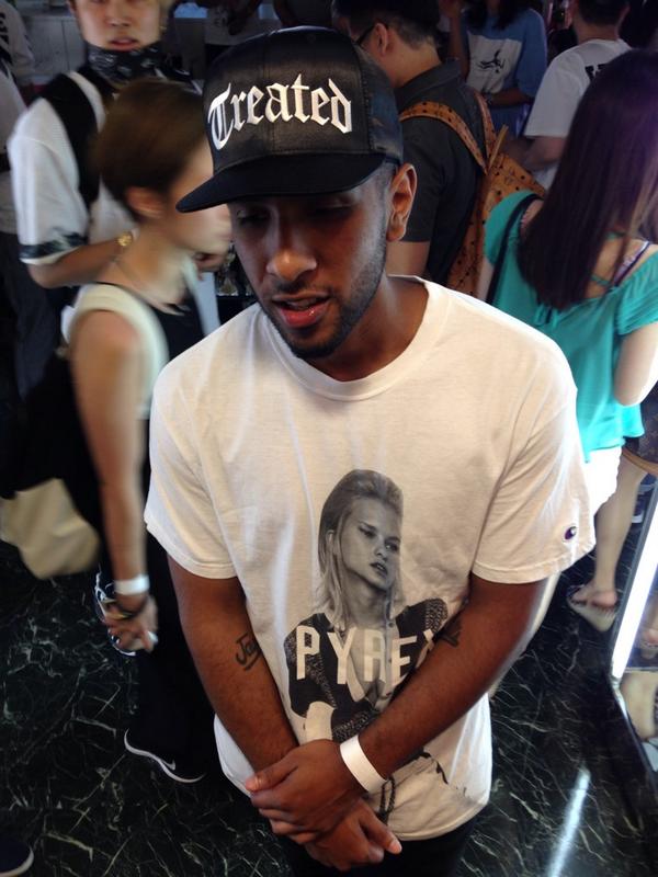 virgilabloh's tweet photo. @jayyphills out here reppin 20/3 #treadedcrew in Tokyo @CallMeMano @HollywoodHolt http://t.co/WGpBDfAbbb