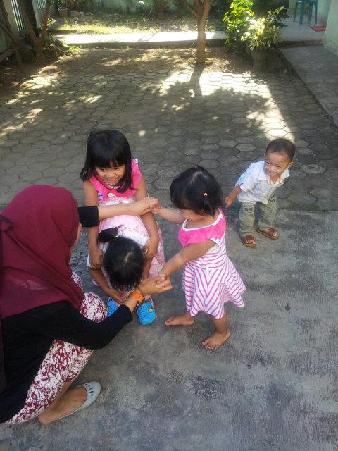 ketenangan lebarannya pecah sudah,,seraya brkumpulnya princess elsa n friends..