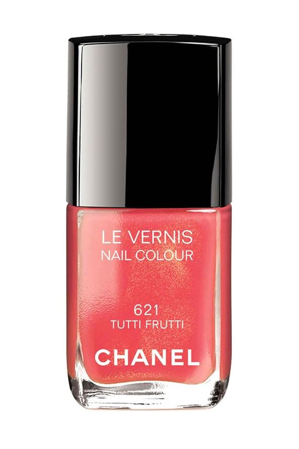 GlamourMagUK's tweet image. Shop our edit of the best and prettiest shades to paint your nails this season: po.st/ArEhBG