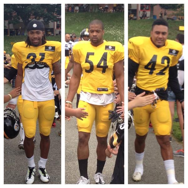 Lots of players made Kids Club Day special including @Dr4_Richh <a href="/ccarter43/">.</a> &amp; <a href="/Dangerfield__/">Jordan Dangerfield</a> #Steelers #lowfives